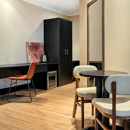 Nh Hotel פיירה דה סנטנה מראה חיצוני תמונה
