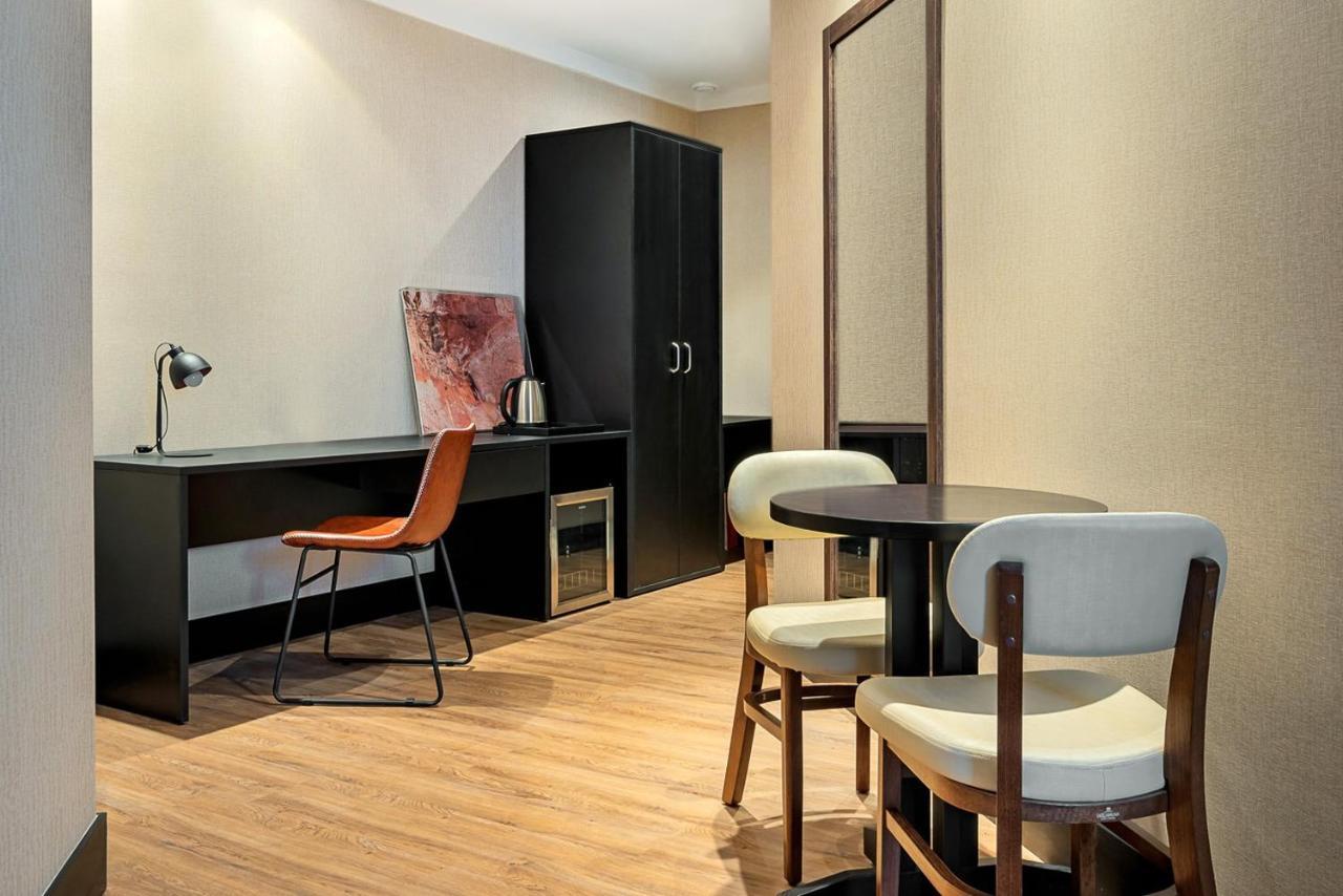 Nh Hotel פיירה דה סנטנה מראה חיצוני תמונה