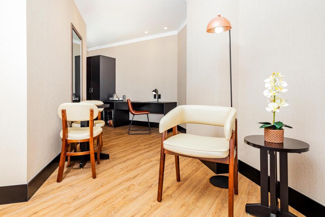 Nh Hotel פיירה דה סנטנה מראה חיצוני תמונה