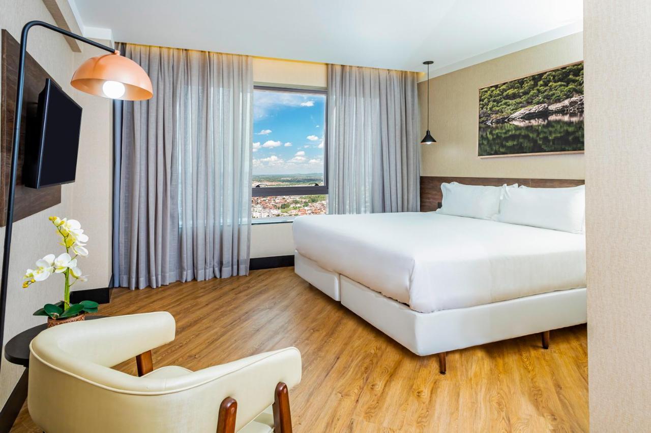 Nh Hotel פיירה דה סנטנה מראה חיצוני תמונה