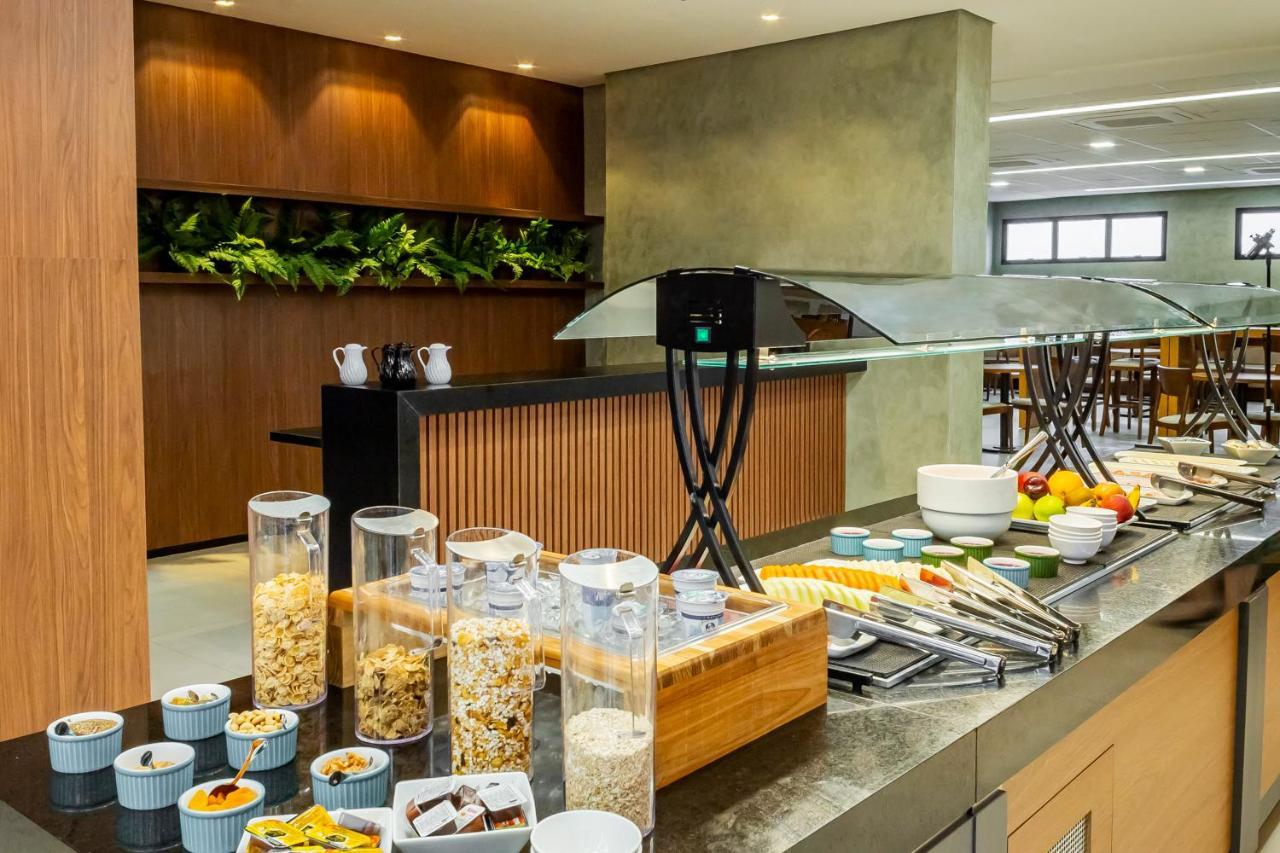 Nh Hotel פיירה דה סנטנה מראה חיצוני תמונה
