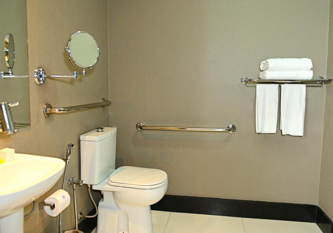 Nh Hotel פיירה דה סנטנה מראה חיצוני תמונה